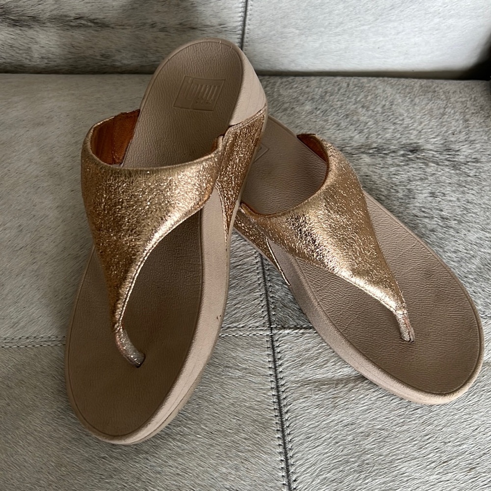 Fit Flop sandals in luxe gold, size 7, excellent condition!